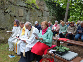 Feierliche Maiandacht in der Fatima-Grotte 